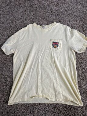 Men's Short-Sleeve Golf Pocket Tee in Yellow